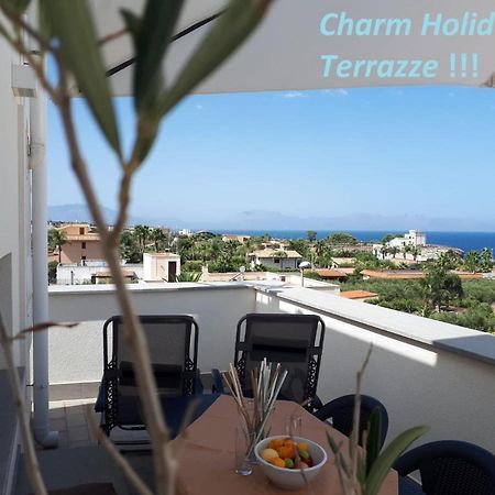 Charm Holiday تيراسيني المظهر الخارجي الصورة