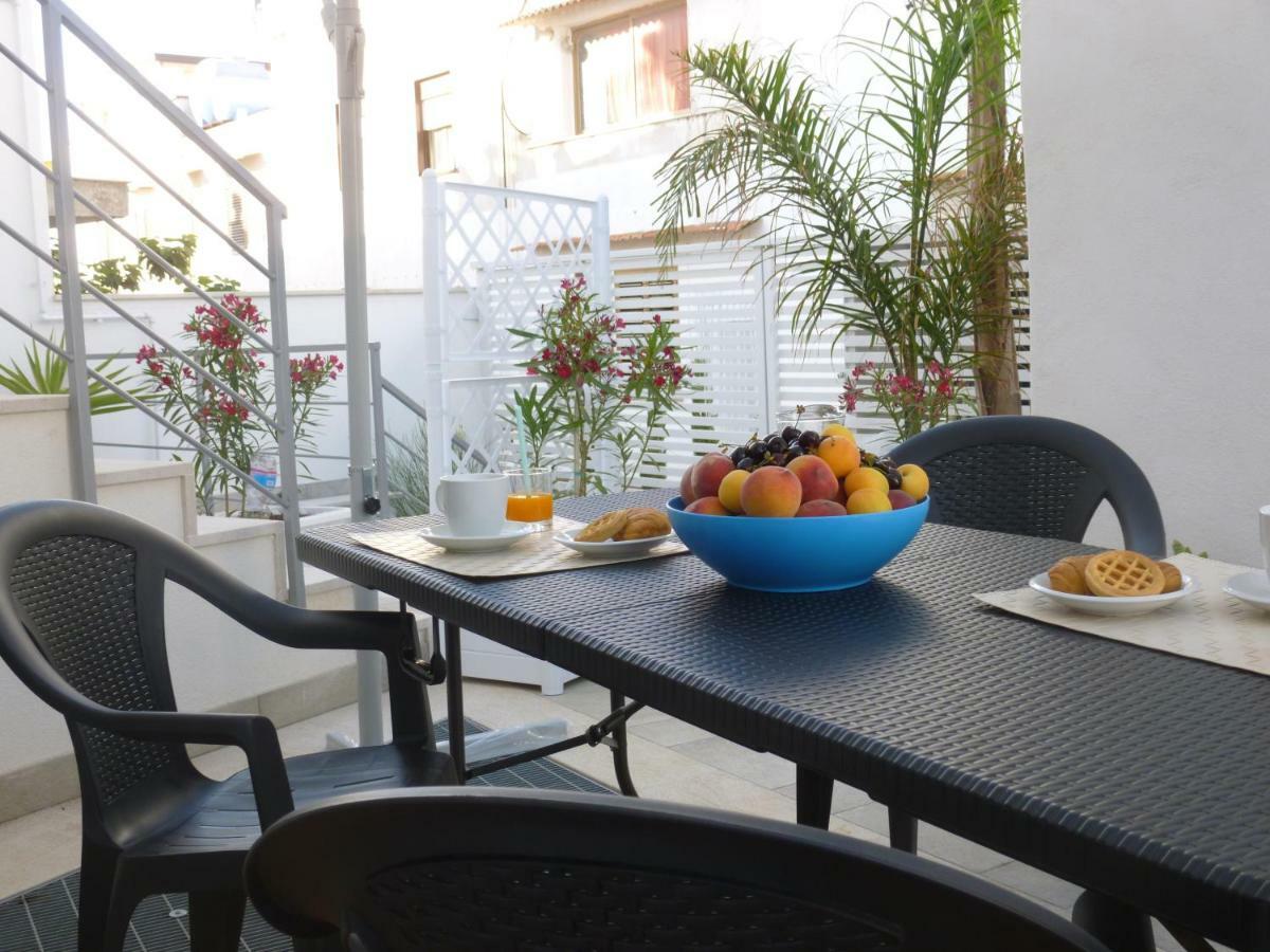Charm Holiday تيراسيني المظهر الخارجي الصورة